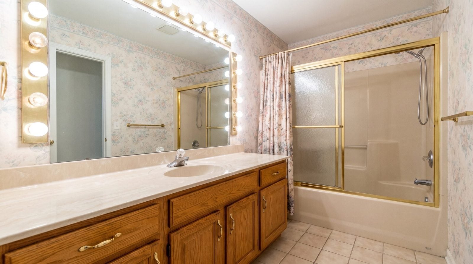 Dated 1990s bathroom before remodel