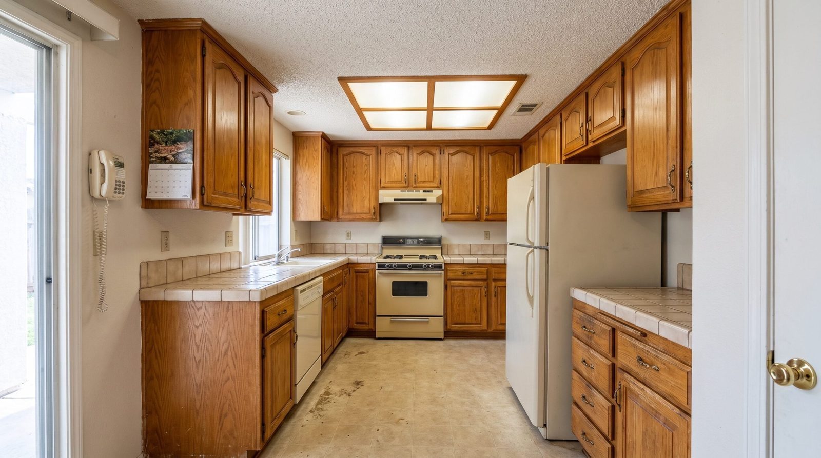 Dated 1995 kitchen with oak cabinets before remodel